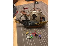 deluxe captain pirate ship playset